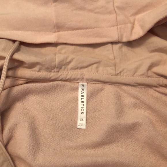 Fabletics workout pullover. - Picture 5 of 6